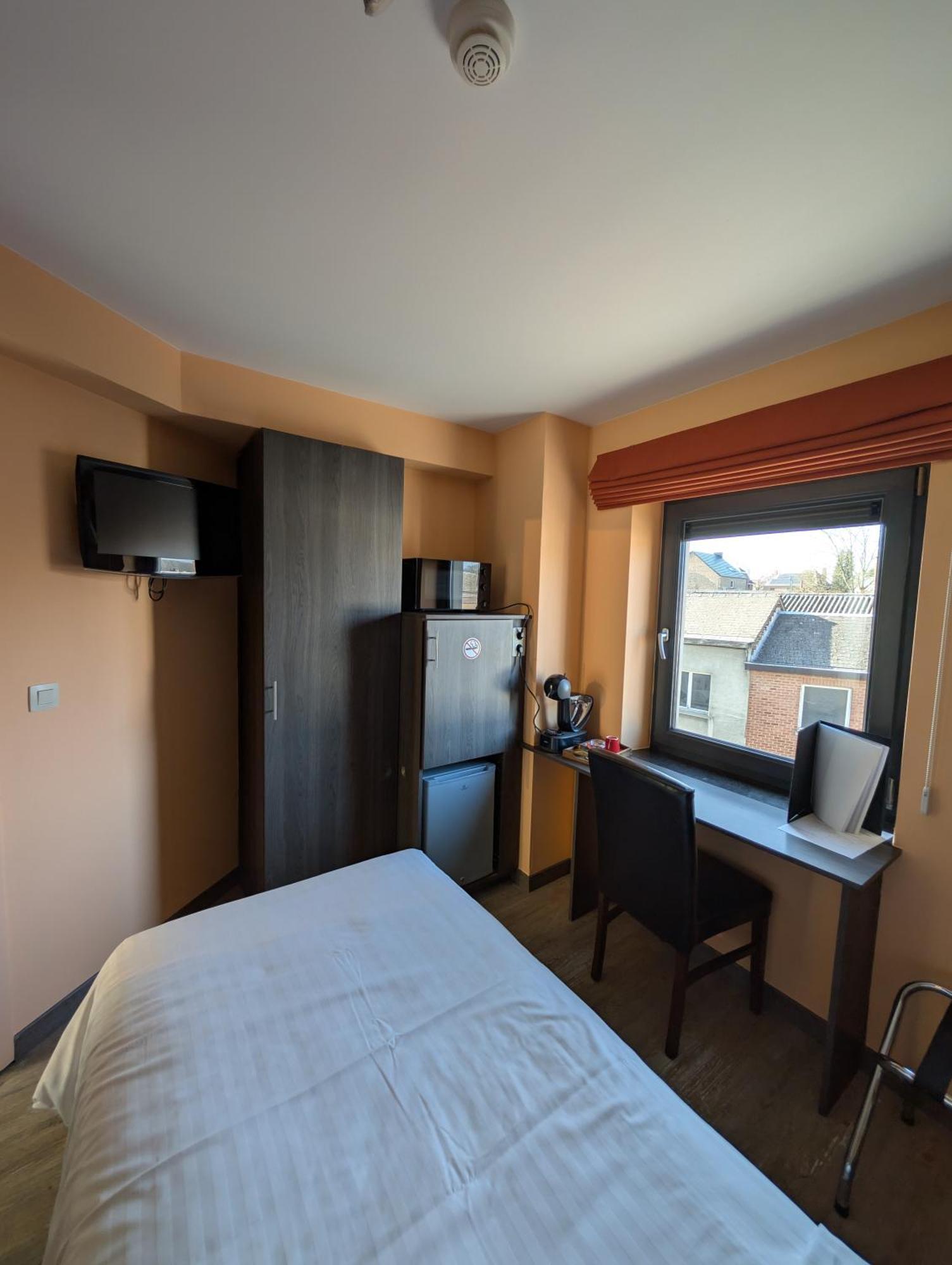 A Fleur De Couette Hotel Auvelais Exterior photo